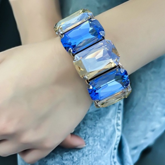 Silicone Stretch Bracelet  With Aurora Octagon 27x18.5mm - Picture 5 of 9